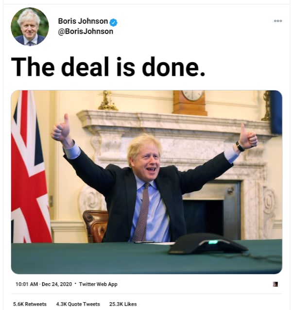 #بریتانیا و #اتحادیه_اروپا بر سر پیمان تجاری پس از #برگزیت توافق کردند.با این توافق به ماه‌ها اختلافات دو طرف بر سر آینده تجاری پایان داده می‌شود.دولت بریتانیا این توافق را یک خبر خارق‌العاده توصیف کرده است. اورسلا فون در لاین، رئیس کمیسیون اروپا گفت که این توافق، عادلانه و متعادل است.این بزرگترین معامله تجاری دو جانبه است که توسط هر دو طرف امضا شده است.بدون توافق، بریتانیا و اتحادیه اروپا مجبور بودند تعرفه‌های گسترده‌ای را برای کالاها و خدمات یکدیگر از اول ژانویه وضع کنند. هر توافقی همچنان باید توسط نمایندگان پارلمان بریتانیا و اروپا تصویب شود.#بوریس_جانسون، نخست‌وزیر بریتانیا عکس خندان خود را در حالی که هر دو انگشت شستش را در هوا بلند کرده ،توییت کرد و از توافق خبر داد.بوریس جانسون گفته است