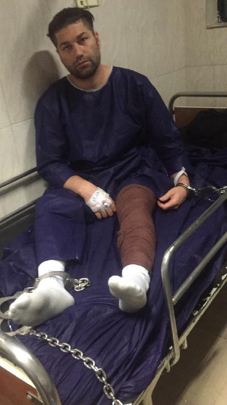 #رضا_نوروزی، زندانی سیاسی که در روزهای گذشته گفته بود توسط بازجویان به‌شدت شکنجه شده، به بیمارستان منتقل شد.یاشار تبریزی yashartabrizi2  با انتشار عکسی از او نوشت رضا نوروزی «به‌سرعت با بستن آتل، بدون مراقبت‌های پزشکی نسبت به دیگر آسیب‌های شدید او» به قرنطینه زندان رجایی‌شهر بازگردانده شد. @VahidHeadline📡 @VahidOnline#رضا_نوروزی، زندانی سیاسی که در روزهای گذشته گفته بود توسط بازجویان به‌شدت شکنجه شده، به بیمارستان منتقل شد.یاشار تبریزی yashartabrizi2  با انتشار عکسی از او نوشت رضا نوروزی «به‌سرعت با بستن آتل، بدون مراقبت‌های پزشکی نسبت به دیگر آسیب‌های شدید او» به قرنطینه زندان رجایی‌شهر بازگردانده شد. @VahidHeadline📡 @VahidOnline