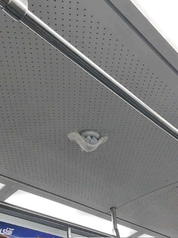 تصاویر منتشر شده از 'مسدود کردن دوربین‌های واگن قطار مترو با استفاده از نوار بهداشتی'Vahidواکنش پرلایک