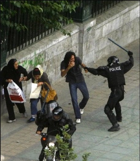 تبلیغ خلاقانه دعوت به تماشای فیلم #به_وقت_شام تهران همین چند وقت پیش HamedTabaar