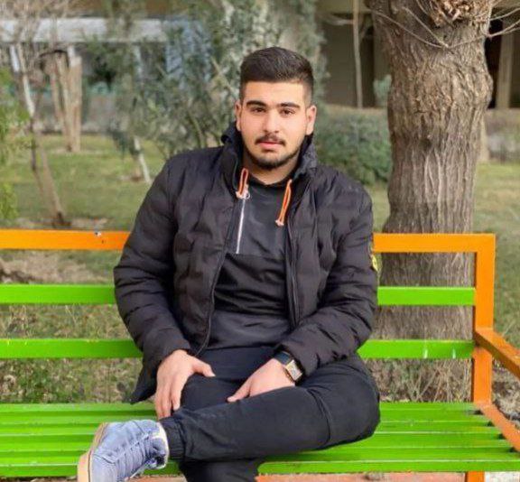 #فرزین_معروفی ۲۲ ساله، نهم آذر ۱۴۰۱ توسط جمهوری‌اسلامی کشته شد. پدر فرزین به مناسبت تولد پسرش بر مزار او می‌رقصد.1500tasvirدو هفته پیش