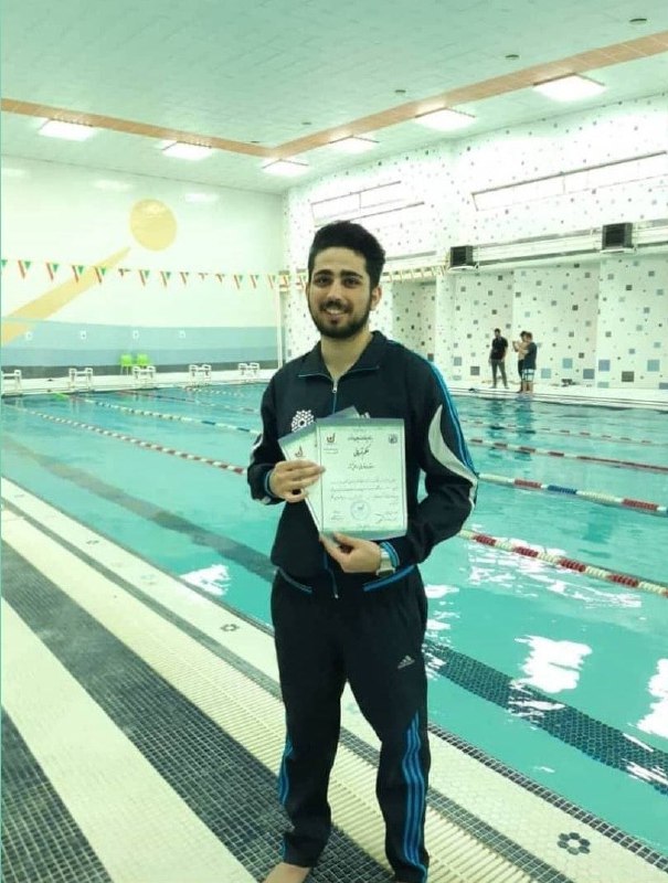 پدر یکی از معترضان بازداشت‌شده که به «محاربه» متهم شده است، از نهادها و سازمان‌های حقوق بشری خواست صدای فرزندش باشند.پرهام پروری، معترض اهل سقز که در جریان اعتراضات تهران بازداشت شده، از سوی مقامات قضایی جمهوری اسلامی به «محاربه» متهم شده است.مظاهر پروری، پدر این معترض روز یک‌شنبه ۲۲ آبان، در پیامی ویدئویی اعلام کرد که او در حال بازگشت از محل کار «به شلوغی‌ها» بر خورده و بازداشت شده است.او با تأکید بر این که اتهام «محاربه» سزاوار فرزندش نیست، از «همه سازمان‌ها و نهادهای داخلی و بین‌المللی حقوق بشری» کمک خواست.پرهام پروری در یک شرکت مهندسی در تهران مشغول به کار بود. به گفته پدرش، او همچنین قهرمان و مربی شنا است و تک‌فرزند خانواده است و اکنون ۴۰ روز است که در بند ۲۰۹ زندان اوین در بازداشت است.VOAfarsi, HengawO#پرهام_پروری📡 @VahidOnlineپدر یکی از معترضان بازداشت‌شده که به «محاربه» متهم شده است، از نهادها و سازمان‌های حقوق بشری خواست صدای فرزندش باشند.پرهام پروری، معترض اهل سقز که در جریان اعتراضات تهران بازداشت شده، از سوی مقامات قضایی جمهوری اسلامی به «محاربه» متهم شده است.مظاهر پروری، پدر این معترض روز یک‌شنبه ۲۲ آبان، در پیامی ویدئویی اعلام کرد که او در حال بازگشت از محل کار «به شلوغی‌ها» بر خورده و بازداشت شده است.او با تأکید بر این که اتهام «محاربه» سزاوار فرزندش نیست، از «همه سازمان‌ها و نهادهای داخلی و بین‌المللی حقوق بشری» کمک خواست.پرهام پروری در یک شرکت مهندسی در تهران مشغول به کار بود. به گفته پدرش، او همچنین قهرمان و مربی شنا است و تک‌فرزند خانواده است و اکنون ۴۰ روز است که در بند ۲۰۹ زندان اوین در بازداشت است.VOAfarsi, HengawO#پرهام_پروری📡 @VahidOnline