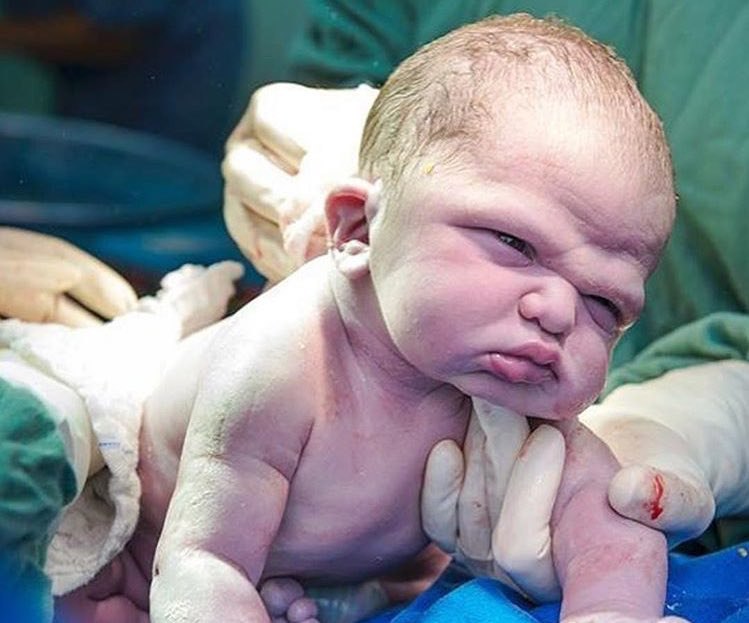 وقتی بعد از ۹ ماه انتظار متولد میشی و می‌بینی دنیا اونقدرها هم که فکر می‌کردی زیبا نبود.Nona71117