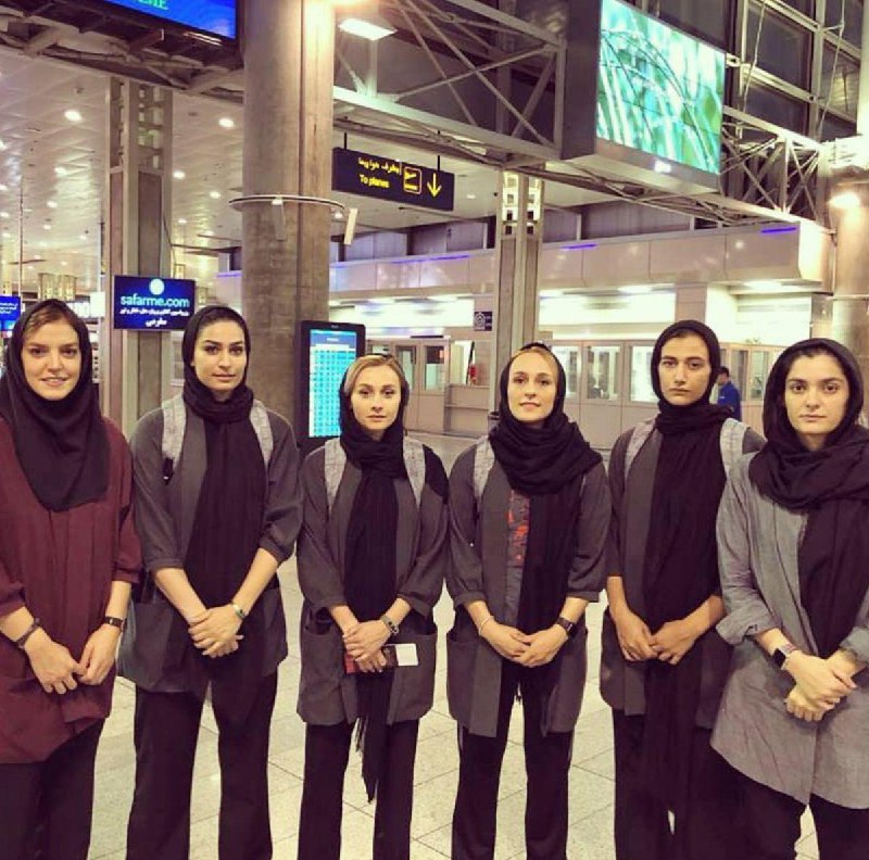 خیلی امروز کت و شلوار دیدید...این هم بچه‌های تیم ملی #بسکتبال ۳ نفره #زنان ایران به همراه کادر فنی برای اولین‌بار به رقابتهای جام جهانی بسکتبال 3نفره زنان اعزام شدند. ArtLover1367📡 @VahidOnline