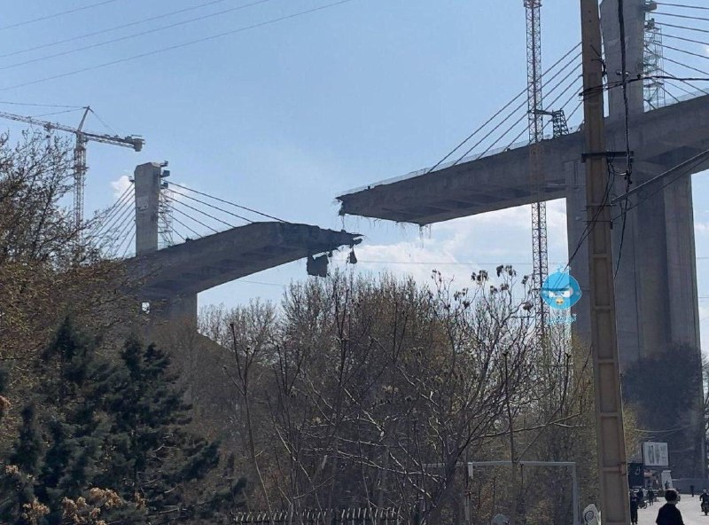 تصاویر منتشر شده از پل تخریب شده در #کرج📡 @VahidOnlineتصاویر منتشر شده از پل تخریب شده در #کرج📡 @VahidOnline