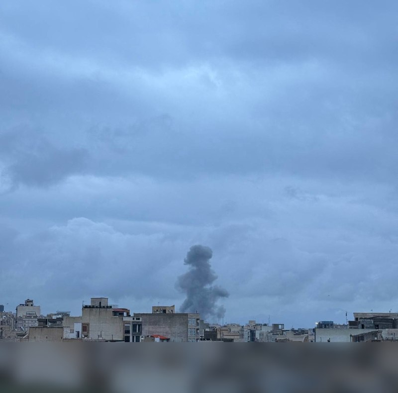 تصاویر دریافتی از 'یک ساختمان هدف قرار گرفته سر کوچه نهم خیابان بلوچستان گیشا در #تهران در ساعت ۵