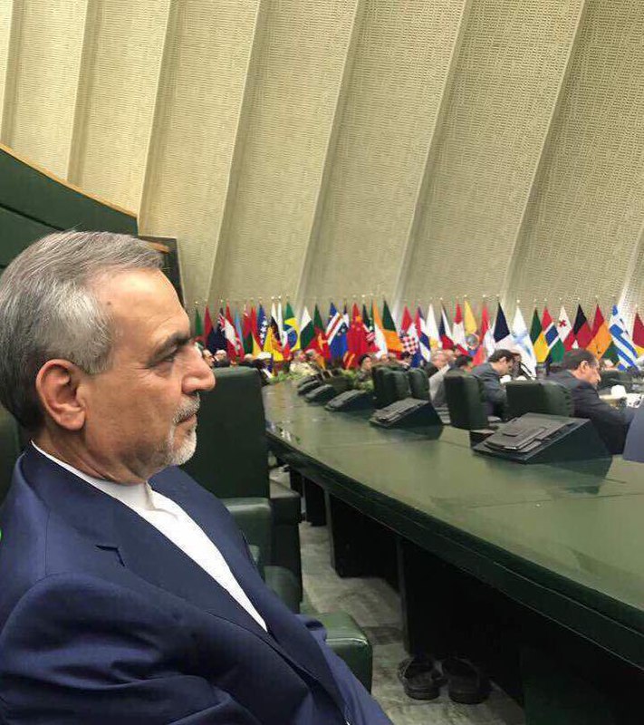 #حسین_فریدون برادر رئیس جمهور در جایگاه نمایندگان و در انتهای سالن مجلس نشسته بود. AbasAslani