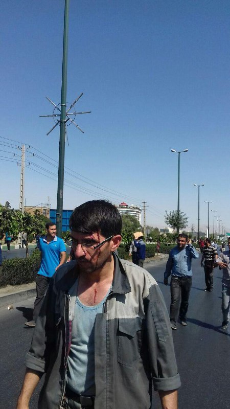 فیش حقوق پرداخت نشده هرکدام‌شان را ببینی کسرمالیات دارد.مالیاتی که بخشیش می‌شود باتوم و حقوق نیروی ویژه.که هوارشود بر سرشان. amiryaghoubali