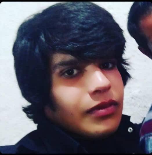 1500tasvirسعادت هادی‌پور در جریان تیراندازی ماموران امنیتی از پایگاه بسیج امام علی به معترضان در #هفشجان هدف قرار گرفت, جان باخت. ShahedAlaviخیلی ها تا امشب نمیدانستند #هفشجان کجاست!شهری در ۲۰ کیلومتری شهرکرد، که اکثر مردمانش جوشکار هستند و به شهر صنعت معروف است. همگی جوشکار و کارگر خطوط گاز و نفت، و اکثرا همه از قشر کارگر هستند.من اصالتم هفشجانی است و امشب عزادار اقوامم هستم 🖤#اعتراضات_سراسری allahbakhshii#چهارمحال_و_بختیاری📡 @VahidOnline