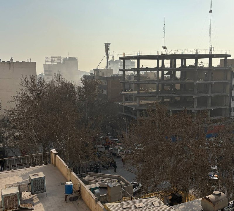 'پایگاه بسیج میدان رسالت #تهران رو زدند'تصاویر دریافتی، دوشنبه ۱۸ اسفندشهروندی هم نوشته بود