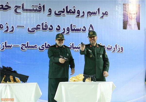 وزیر دفاع در مراسم رونمایی از دستاوردهای دفاعی-رزمی#سرداردهقان #حسین_دهقاناینجا شوخی غیرحرفه‌ای خوندند