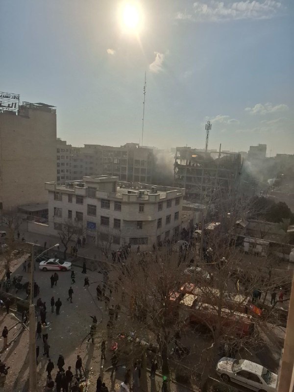 'پایگاه بسیج میدان رسالت #تهران رو زدند'تصاویر دریافتی، دوشنبه ۱۸ اسفندشهروندی هم نوشته بود