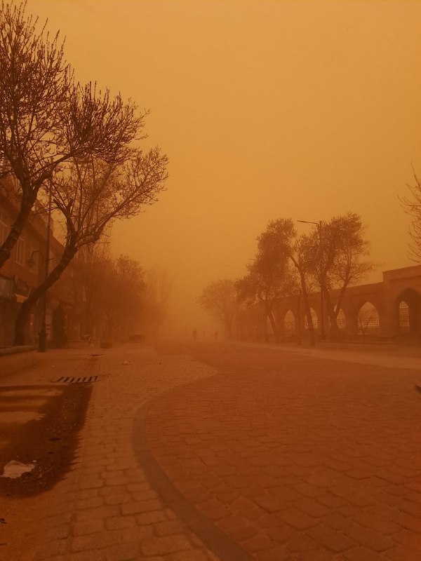 در #اردبیل یک حرف معروفی که داشتیم این بود که هرچی هم نداشته باشیم آب و هوای خوب داریم! ولی با نابودی #محیط_زیست می‌بینیم که دیگر از داشتن آب و هوای خوب هم محروم هستیم و روزهای بدتری منتظر ماست. وای به حال ما روزی که رطوبت #دریاچه_ارومیه بطور کامل از بین رود! hosseinkhodaei📡 @VahidOnlineدر #اردبیل یک حرف معروفی که داشتیم این بود که هرچی هم نداشته باشیم آب و هوای خوب داریم! ولی با نابودی #محیط_زیست می‌بینیم که دیگر از داشتن آب و هوای خوب هم محروم هستیم و روزهای بدتری منتظر ماست. وای به حال ما روزی که رطوبت #دریاچه_ارومیه بطور کامل از بین رود! hosseinkhodaei📡 @VahidOnline