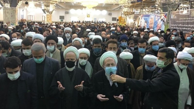 محدودیت های رفت و آمد شبانه برای جلوگیری از شب‌نشینی‌‌ خانواده‌ها و روز روشن در صفوف متراکم و زیر سقف بر #جسد_مصباح نمازخواندن!وضعیت قرمز برای ملت و وضع عادی برای خودی‌هاmarzban316#کرونا📡 @VahidOnline