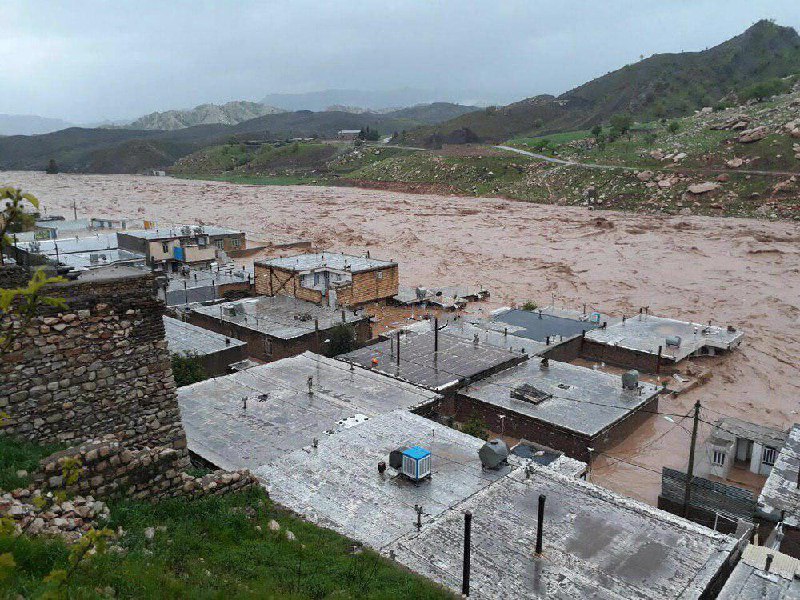 مناطقی از شهر #معمولان غرق شد!ashkan__iraniدر معمولان #لرستان، ارتفاع #سیل تا سقف پشت‌بام‌ها رسیده است.#سیل_لرستانrkeiani📡 @VahidOnlineمناطقی از شهر #معمولان غرق شد!ashkan__iraniدر معمولان #لرستان، ارتفاع #سیل تا سقف پشت‌بام‌ها رسیده است.#سیل_لرستانrkeiani📡 @VahidOnline