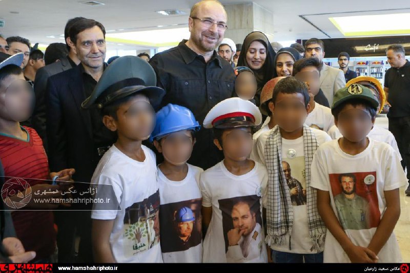 تن بچه‌ها تی‌شرت‌هایی با عکس خودش پوشونده...sakene5