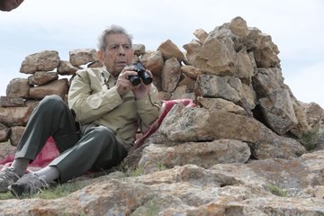 #اسکندر_فیروز، بنیانگذار و نخستین رئیس سازمان حفاظت #محیط_زیست ایران در ۹۳ سالگی درگذشت. او نوه عبدالحسین فرمانفرما از سیاستمداران برجسته قاجار بود. پدر او‌ نیز در دوره محمدرضا پهلوی وزیر و استاندار بود. bbcpersian... در آمریکا درگذشت. روحش شاد که تا آخر‌ عمر لحظه‌ای از دغدغه حفظ محیط زیست ایران رها نشد. عکسها و خبر از صفحه کارن فیروز Vaaaezاو همچنین پایه‌گذار کنوانسیون جهانی حفظ تالاب‌ها موسوم به کنوانسیون #رامسر بود. HRMirzadeh📡 @VahidOnline#اسکندر_فیروز، بنیانگذار و نخستین رئیس سازمان حفاظت #محیط_زیست ایران در ۹۳ سالگی درگذشت. او نوه عبدالحسین فرمانفرما از سیاستمداران برجسته قاجار بود. پدر او‌ نیز در دوره محمدرضا پهلوی وزیر و استاندار بود. bbcpersian... در آمریکا درگذشت. روحش شاد که تا آخر‌ عمر لحظه‌ای از دغدغه حفظ محیط زیست ایران رها نشد. عکسها و خبر از صفحه کارن فیروز Vaaaezاو همچنین پایه‌گذار کنوانسیون جهانی حفظ تالاب‌ها موسوم به کنوانسیون #رامسر بود. HRMirzadeh📡 @VahidOnline