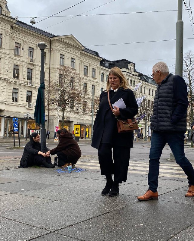 'به یاد #خدانور_لجه‌ای در گوتنبرگ سوئد'Vahid📡 @VahidOnline'به یاد #خدانور_لجه‌ای در گوتنبرگ سوئد'Vahid📡 @VahidOnline