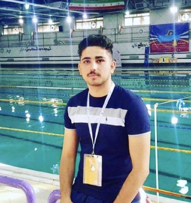 پدر یکی از معترضان بازداشت‌شده که به «محاربه» متهم شده است، از نهادها و سازمان‌های حقوق بشری خواست صدای فرزندش باشند.پرهام پروری، معترض اهل سقز که در جریان اعتراضات تهران بازداشت شده، از سوی مقامات قضایی جمهوری اسلامی به «محاربه» متهم شده است.مظاهر پروری، پدر این معترض روز یک‌شنبه ۲۲ آبان، در پیامی ویدئویی اعلام کرد که او در حال بازگشت از محل کار «به شلوغی‌ها» بر خورده و بازداشت شده است.او با تأکید بر این که اتهام «محاربه» سزاوار فرزندش نیست، از «همه سازمان‌ها و نهادهای داخلی و بین‌المللی حقوق بشری» کمک خواست.پرهام پروری در یک شرکت مهندسی در تهران مشغول به کار بود. به گفته پدرش، او همچنین قهرمان و مربی شنا است و تک‌فرزند خانواده است و اکنون ۴۰ روز است که در بند ۲۰۹ زندان اوین در بازداشت است.VOAfarsi, HengawO#پرهام_پروری📡 @VahidOnlineپدر یکی از معترضان بازداشت‌شده که به «محاربه» متهم شده است، از نهادها و سازمان‌های حقوق بشری خواست صدای فرزندش باشند.پرهام پروری، معترض اهل سقز که در جریان اعتراضات تهران بازداشت شده، از سوی مقامات قضایی جمهوری اسلامی به «محاربه» متهم شده است.مظاهر پروری، پدر این معترض روز یک‌شنبه ۲۲ آبان، در پیامی ویدئویی اعلام کرد که او در حال بازگشت از محل کار «به شلوغی‌ها» بر خورده و بازداشت شده است.او با تأکید بر این که اتهام «محاربه» سزاوار فرزندش نیست، از «همه سازمان‌ها و نهادهای داخلی و بین‌المللی حقوق بشری» کمک خواست.پرهام پروری در یک شرکت مهندسی در تهران مشغول به کار بود. به گفته پدرش، او همچنین قهرمان و مربی شنا است و تک‌فرزند خانواده است و اکنون ۴۰ روز است که در بند ۲۰۹ زندان اوین در بازداشت است.VOAfarsi, HengawO#پرهام_پروری📡 @VahidOnline