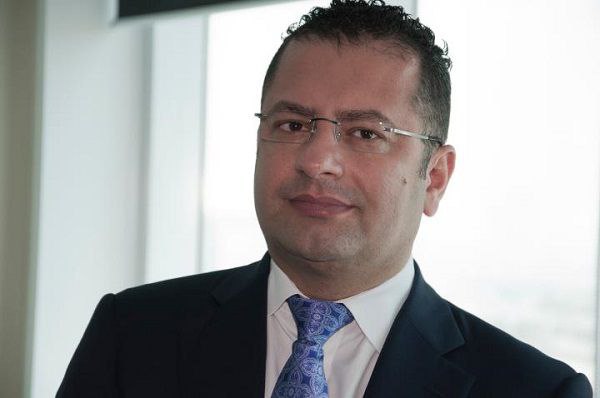 همراه این تصویر شایعه‌ای در توییتر پخش شده که «سعید #کریمیان مدیر #جم‌تی‌وی در #ترکیه ترور شده»اینکه مرده؟ چرا مرده؟ اصلا کی گفته #ترور بوده که جدی گرفته شده نمی‌دونم.معلوم میشه.📡 @VahidOnline