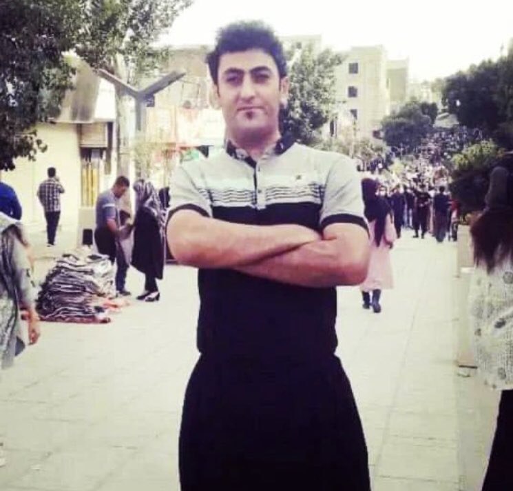 مراسم چهلم مختار احمدی 'جوان زحمتکشی که دست‌فروش‌ بود. عروسک‌فروش بود. ۱۹ سالش بود و به ضرب گلوله سرکوب‌گران کشته شد.'SamRasoulpour«کشته‌شده خدانور، به دست چندتا مزدور»«بسیجی، داعشی، پیوندتان مبارک»Kolbarnews«مرگ بر خامنه‌ای»«این آخرین پیامه، هدف کل نظامه»oshida_1399تصویر آخر