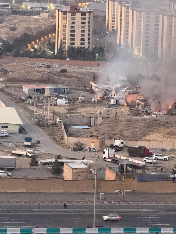 'مکان هدف گرفته شده در بزرگراه ارتش #تهران'تصاویر دریافتی، پنجشنبه ۱۴ اسفند📍 35.79278, 51.5237Vahid📡 @VahidOnline'مکان هدف گرفته شده در بزرگراه ارتش #تهران'تصاویر دریافتی، پنجشنبه ۱۴ اسفند📍 35.79278, 51.5237Vahid📡 @VahidOnline