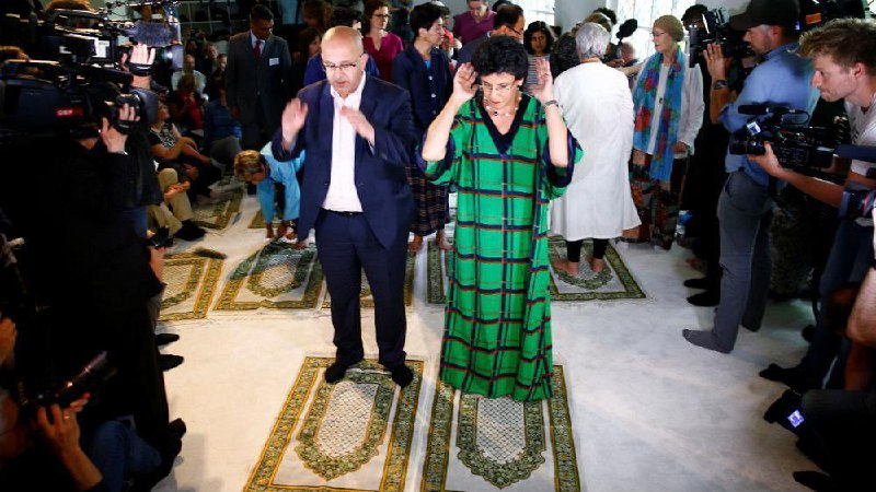 #مسجد لیبرال ابن‌رشد-گوته در #برلین افتتاح شد.#مسلمانان همجنسگرا،شیعه،سنی و زنان بدون #حجاب می‌توانند #عبادت کنند. #زنان میتوانند مؤذن یا پیش‌نماز باشندeuronews_pe t.co/l1fdFps84kیکی از #اسلام_واقعی