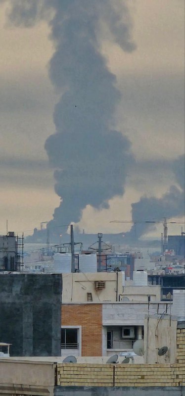 'انفجار و آتش‌سوزی حمله به یک کشتی در #بندرعباس ساعت ۱۷'تصاویر دریافتی،‌ دوشنبه ۱۸ اسفندVahidدو ویدیوی آخر در منابع حکومتی منتشر شده‌اند.درباره اولی نوشتند