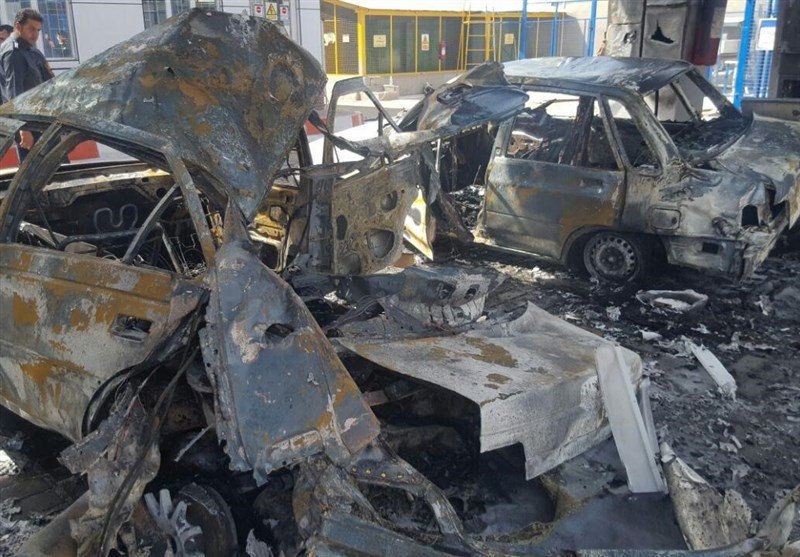 براثر #انفجار #پمپ_گاز در #احمدآباد #شیراز، یک تن کشته و دو تن زخمی شدند. علت #حادثه، انفجار مخزن گاز CNG یک خودرو درحین سوخت‌گیری بوده است-تسنیم SharghDaily