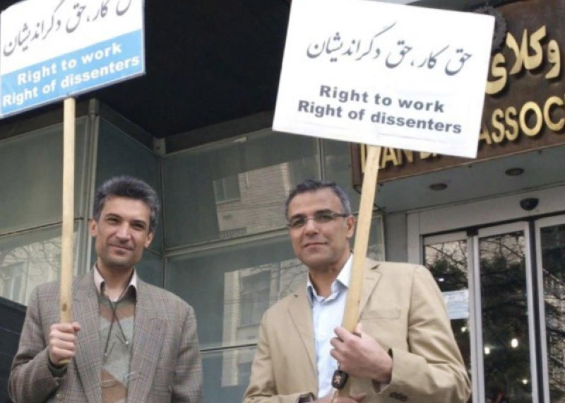 محمد مقیمی، وکیل مدافع #فرهاد_میثمی و #رضا_خندان روز گذشته از خودداری موکلان خود از حضور در جلسه #دادگاه تجدید نظر خبر داد. عدم حضور ایشان در اعتراض به تبصره ماده مربوط به لیست #وکلای_مورد_تایید_قوه‌قضاییه بوده است. hra_news📡 @VahidOnline