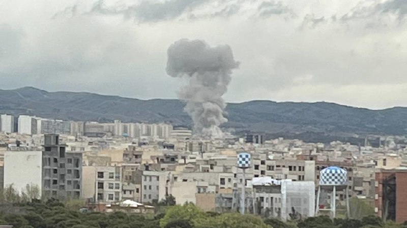 تصاویر دریافتی از #تهران شنبه ۸ فروردین شهروندان در پیام‌ها میگن حدود ساعت ۱۳ نقاطی در شهرک محلاتی در شمال شرق تهران و خیابان مهناز (صابونچی) هدف قرار گرفتند.Vahid📡 @VahidOnlineتصاویر دریافتی از #تهران شنبه ۸ فروردین شهروندان در پیام‌ها میگن حدود ساعت ۱۳ نقاطی در شهرک محلاتی در شمال شرق تهران و خیابان مهناز (صابونچی) هدف قرار گرفتند.Vahid📡 @VahidOnline