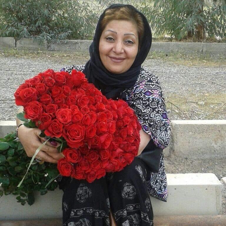 خاله فریده #امیرشکاری هم از پیش ما رفت ۶ عزیزش رو در دهه ۶۰ کشتند و سال‌ها برای #دادخواهی فریاد زد و بدون دیدن عدالت از پیش ما رفت جوان بود و مرگش تلخ #خاوران یادش گرامی Abjilovi#فریده_امیرشکاری که سه برادرش (سعید، علی و حمید)، همسر و دو برادر همسرش (جعفر، علی و صادق ریاحی) در دهه‌ی ۶٠ کشته شدند، امروز به عزیزانش پیوست. فریاد دادخواهی‌اش خاموش نخواهد شد و یادش همیشه زنده خواهد ماند!Khorshidkmgجعفر ‌ریاحی همسر فریده امیرشکاری بود که به همراه برادرش محمدصادق ریاحی در شهریور ۱۳۶۷ اعدام شدند، برادر دیگرشان، علی ریاحی نیز در سال ۱۳۶۱ تیرباران شد.siavash_hesami📡 @VahidOnlineخاله فریده #امیرشکاری هم از پیش ما رفت ۶ عزیزش رو در دهه ۶۰ کشتند و سال‌ها برای #دادخواهی فریاد زد و بدون دیدن عدالت از پیش ما رفت جوان بود و مرگش تلخ #خاوران یادش گرامی Abjilovi#فریده_امیرشکاری که سه برادرش (سعید، علی و حمید)، همسر و دو برادر همسرش (جعفر، علی و صادق ریاحی) در دهه‌ی ۶٠ کشته شدند، امروز به عزیزانش پیوست. فریاد دادخواهی‌اش خاموش نخواهد شد و یادش همیشه زنده خواهد ماند!Khorshidkmgجعفر ‌ریاحی همسر فریده امیرشکاری بود که به همراه برادرش محمدصادق ریاحی در شهریور ۱۳۶۷ اعدام شدند، برادر دیگرشان، علی ریاحی نیز در سال ۱۳۶۱ تیرباران شد.siavash_hesami📡 @VahidOnline