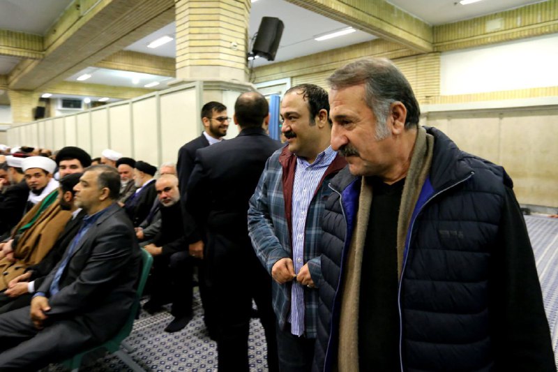 rezahn56دیدار سران قوا،مسئولان نظام، سفرای اسلامی ومهمانان کنفرانس وحدت اسلامی با #خامنه‌ای/ مهران #غفوریان جزو کدوم گروهه؟AJ#مهران_رجبی چون همه جا هست سوال نمیشه؟ 