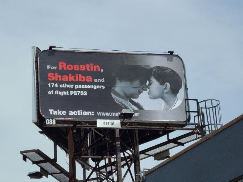 saidhspنصب بیلبورد به یاد پویا بختیاری جان‌باخته #آبان۹۸ و به یاد شکیبا و راستین و ۱۷۴ مسافر دیگر هواپیمای اوکراینی در خیابان یانگ تورنتو با همراهی مرکز مهرBehrangRahbari, +📡 @VahidOnlinesaidhspنصب بیلبورد به یاد پویا بختیاری جان‌باخته #آبان۹۸ و به یاد شکیبا و راستین و ۱۷۴ مسافر دیگر هواپیمای اوکراینی در خیابان یانگ تورنتو با همراهی مرکز مهرBehrangRahbari, +📡 @VahidOnline