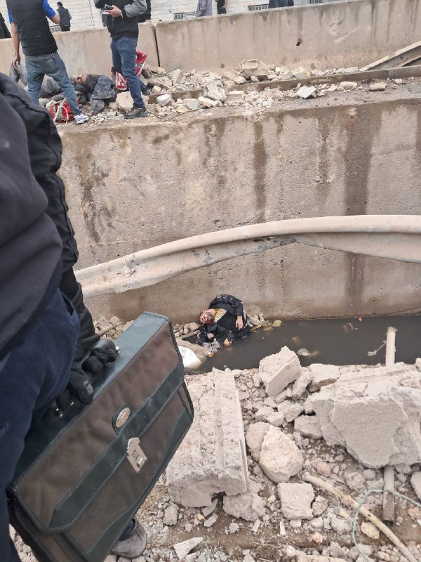 ⚠️ دو پیکر بی‌جان در عکس آخرتصاویر دریافتی از ساختمان‌های تخریب شده و خودرویی خسارات دیده با شرح