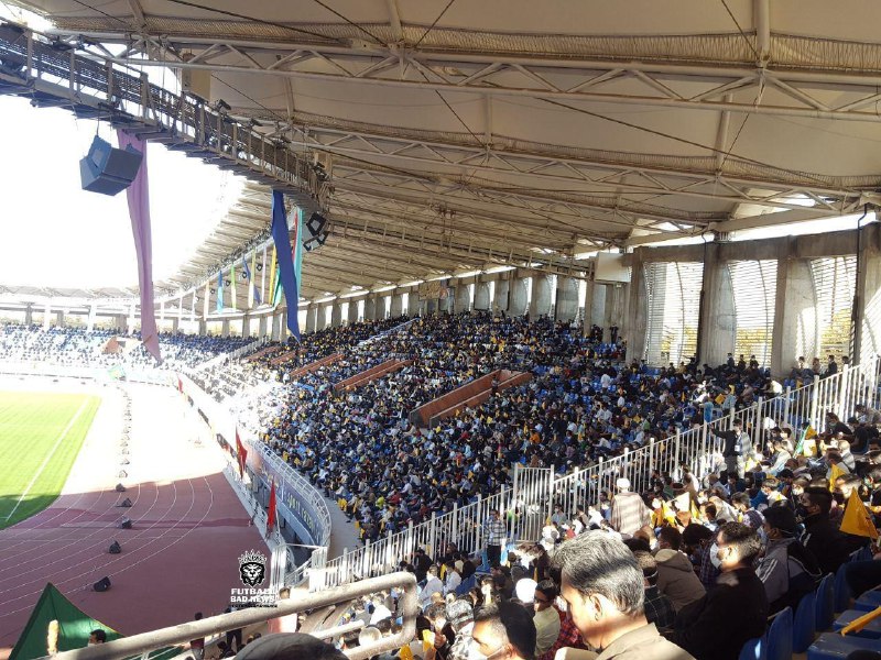 لیگ به‌خاطر #کرونا به تعویق افتاد ولی تو #ورزشگاه_امام_رضا جشن #امام_زمان برگزار کردند.via Hapoliiiمثل اینکه فقط #فوتبال دیدن تو ورزشگاه باعث انتقال کرونا میشه.یا میگن کرونا به خاطر مسافرت‌ها زیاد شده RezaDada94#جشن_بیعت با امام زمان یا کرونا؟! بازی ها هم شروع بشه، تماشاگر و خبرنگاری راه داده نمیشه.AhmadRKhaliliحالا من کادر درمان تو خونه کنار پدرومادرمم ماسک بزنم و پشت گوشم زخم بشه!حالا من کادر درمان با خانوادم سر یه میز غذا نخورم!اره ، اصلا می‌خواستم نرم تو این شغل...امثال رائفی‌پور و عرازشه باید با آسودگی میتینگ حماقت برگزار کنند.دندم نرد می‌خواستم نرم تو این شغل!FarhadIraniiiiدر خبری دیگر نزدیک به ۷ آبان که هر سال در این روز عده زیادی از مردم برای بزرگداشت 