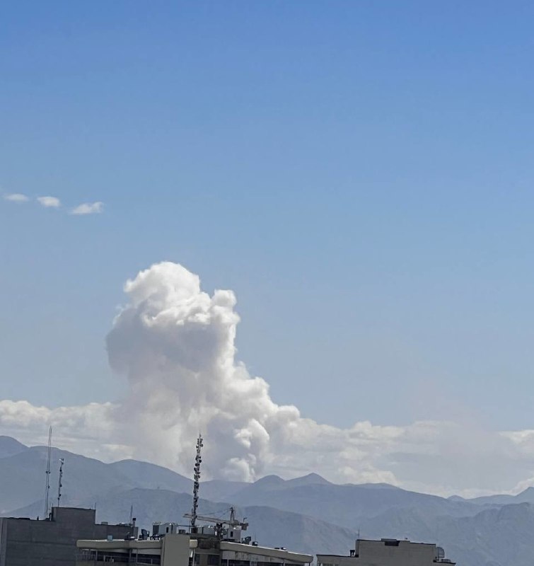 'کوه‌های جنوب شرق #تهران از دید مرکز شهر'📡 @VahidOnline