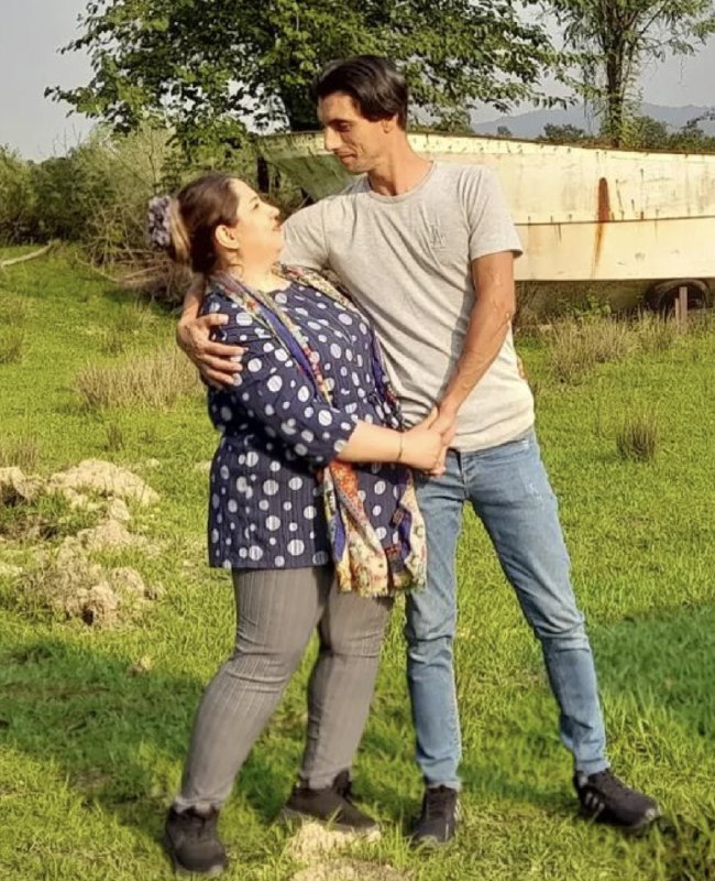 پس از ۲ روز بی‌خبری از #کوروش_وزیری همسر  #شیرین_علیزاده از کشته‌شدگان #زن_زندگی_آزادی، امروز اعلام کردەاند که او در زندان دستگرد اصفهان است. کوروش چندین بار در اینستاگرامش نوشته بود که شمارەهای خصوصی مکرر با او تماس می‌گیرند و وی را 