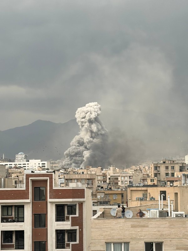 'مرزداران #تهران، حدود ساعت ۱۵'تصاویر دریافتی با شرح بالا، دوشنبه ۱۱ اسفندVahid📡 @VahidOnline'مرزداران #تهران، حدود ساعت ۱۵'تصاویر دریافتی با شرح بالا، دوشنبه ۱۱ اسفندVahid📡 @VahidOnline