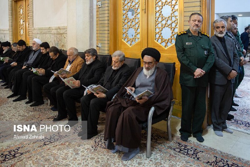 گوشه‌هایی از یک مراسم یادبود برای کشته‌شدگان #پرواز۷۵۲ که #سپاه با موشک زد. HadiNiliخبر کوتاه بود و عکسِ آن جانکاه