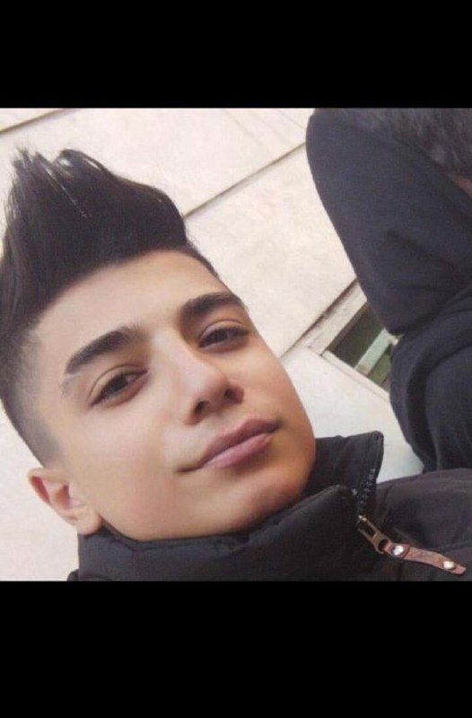 ابوالفضل امیرعطایی فقط ۱۶ سال دارد. در ۳۰ شهریور ۱۴۰۱ در شهرری یک نیروی حکومتی گاز اشک‌آور را از روبه‌رو از فاصله یک متری به سر ابوالفضل شلیک می‌کند.جمجمه سمت چپ کامل ترکیده و یک سری رگ‌های عصبی‌اش تخلیه شده. او در حال حاضر فلج است و فقط چشمانش حرکت می‌کند.این بچه نیاز به یک جراح مغز دارد. کمک کنیم ابوالفضل ۱۶ ساله دوباره حرکت کند. via SalomeSeyednia#ابوالفضل_امیرعطایی📡 @VahidOnlineابوالفضل امیرعطایی فقط ۱۶ سال دارد. در ۳۰ شهریور ۱۴۰۱ در شهرری یک نیروی حکومتی گاز اشک‌آور را از روبه‌رو از فاصله یک متری به سر ابوالفضل شلیک می‌کند.جمجمه سمت چپ کامل ترکیده و یک سری رگ‌های عصبی‌اش تخلیه شده. او در حال حاضر فلج است و فقط چشمانش حرکت می‌کند.این بچه نیاز به یک جراح مغز دارد. کمک کنیم ابوالفضل ۱۶ ساله دوباره حرکت کند. via SalomeSeyednia#ابوالفضل_امیرعطایی📡 @VahidOnline