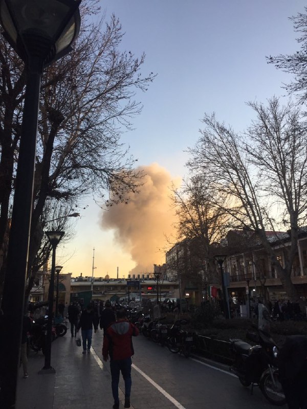 از حدود ساعت ۵ بعدازظهر تصاویری از یک ستون دود رو می‌فرستند که از جاهای مختلف تهران دیده میشه.دقایقی بعد ایسنا اعلام کرد