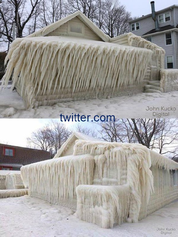 #نیویورک، #خانه ای در #یخ به ضخامت ۱۸ سانتسی‌بی‌اس نوشته این خونه برخلاف دیگر خونه‌های رو به دریاچه، دیوار حائل نداشته اینجوری شده.8Retro