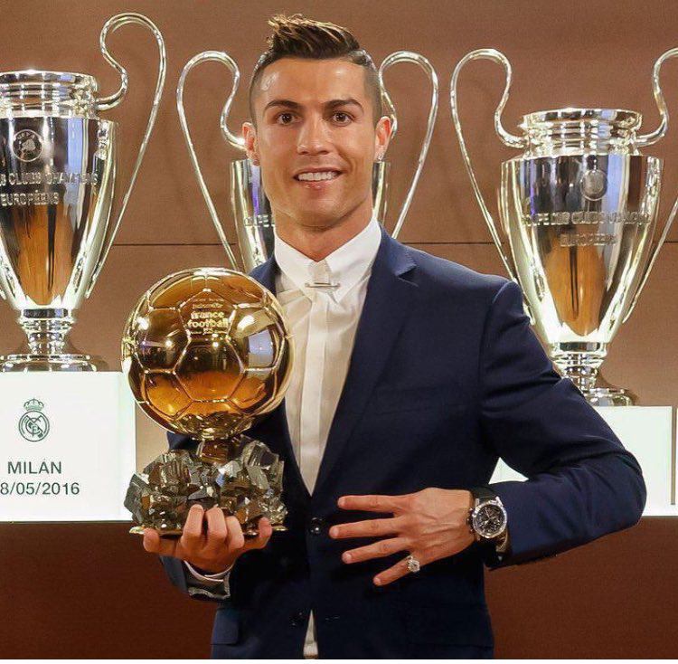 بحمدلله دوران پاپیون و کراوات تموم شد و از این به بعد فقط سنجاق قفلیYouTdii