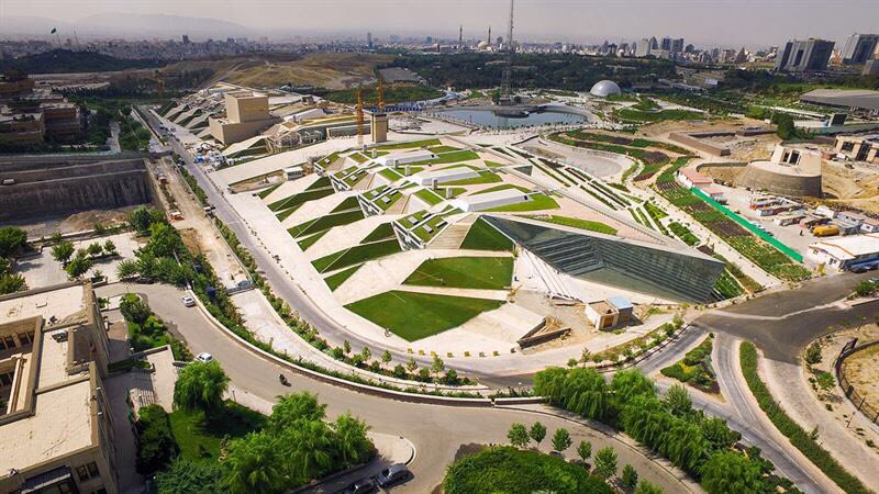 #باغ_کتاب، ۱۲ تیر در تپه‌های عباس‌آباد #تهران افتتاح می‌شود با بزرگ‌ترین کتاب‌فروشی‌ها، سالن‌های #سینما و #تئاتر و گالری‌های هنری ایران maryam_zohdi