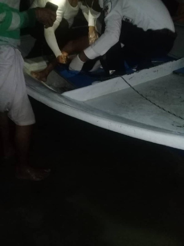 ‼️‼️‼️ (⚠️ خون در ویدیوی دوم)'خبر اومده ناوشکن جماران به اشتباه #ناوچه_کنارک رو با موشک دریا به دریا زده و غرقش کرده!سرنوشت ۴۰ خدمه این ناوچه مشخص نیست.'H_Hajipour60این تصاویر هم درباره همین خبر توییت میشن.ادامه در پست بعد