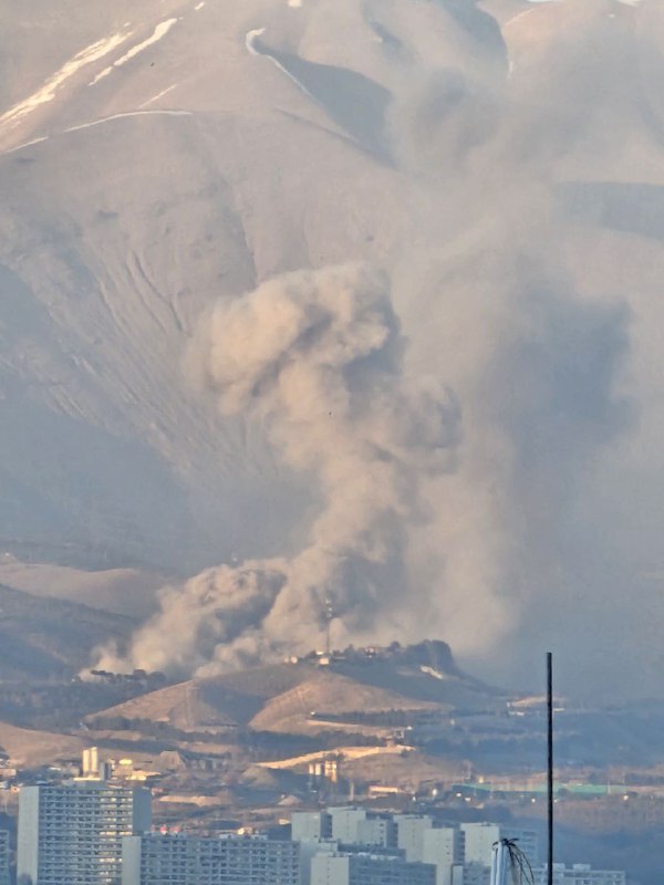 تصاویر دریافتی از انفجارهای غرب #تهرانسه‌شنبه ۱۲ اسفندVahid+ ده‌ها عکس و فیلم دیگر که نرسیدم ببینم.📡 @VahidOnlineتصاویر دریافتی از انفجارهای غرب #تهرانسه‌شنبه ۱۲ اسفندVahid+ ده‌ها عکس و فیلم دیگر که نرسیدم ببینم.📡 @VahidOnline