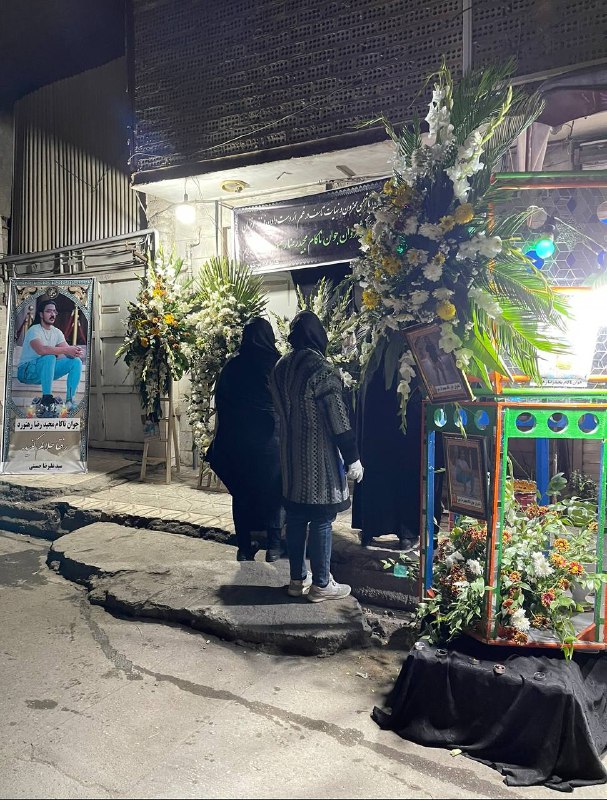 'مقابل منزل مادربزرگ #مجیدرضا_رهنورد#مشهد، ۲۱ آذر'Vahid📡 @VahidOnline'مقابل منزل مادربزرگ #مجیدرضا_رهنورد#مشهد، ۲۱ آذر'Vahid📡 @VahidOnline