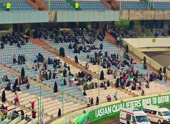 iranwireکاملا اتفاقی همه خانمایی که بلیط تهیه کردن رفتن استادیوم چادری هستند.SaeedMomeni71خواهران چادری بسیجی از ساعتی پیش در استادیوم آزادی مستقر شده‌اند که هم فیفا قانع شود #زنان ایران در ورزشگاه حاضرند، و هم مبادا زنان غیرحکومتی امنیت نظام را تهدید کنند؛ تلفیق زور و تزویر morkazemianاینا همونایین که مراجع تقلیدشون، دیدن مسابقه فوتبال مردان از نزدیک رو گناه می‌دونستند ولی حالا تو ورودی درهایی که با تلاش‌ و خون دل خوردن‌های دخترهای عشق فوتبال و کمپین‌هاشون برای ورود زنان به استادیوم، بلاخره باز شد، وایسادن و دارن میرن استادیوم. درحالی که اون زن‌ها هنوز پشت درن.shivanzrahari4️⃣