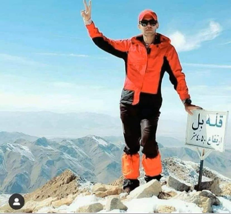 البرز فدای زاگرس شدErfanAliYabaloo#البرز_زارعی، فعال محیط زیست گچساران که چند روز پیش در حال تلاش برای مهار #آتش‌سوزی کوه دیل و نجات بلوط‌های #زاگرس در محاصره آتش بر لبه پرتگاهی گرفتار و دچار سوختگی شدید شده بود امروز در بیمارستان جان سپرد. shadimodaresمرگ #البرز_زارعی داغ ننگیست بر پیشانی مدیریت بحران در ایران. چند جوان دیگر مثل او باید به کام مرگ بروند که این سیستم مدیریت حفاظت از جنگلها تغییر کند!؟شرم آور است.AzamBahrami📡 @VahidOnlineالبرز فدای زاگرس شدErfanAliYabaloo#البرز_زارعی، فعال محیط زیست گچساران که چند روز پیش در حال تلاش برای مهار #آتش‌سوزی کوه دیل و نجات بلوط‌های #زاگرس در محاصره آتش بر لبه پرتگاهی گرفتار و دچار سوختگی شدید شده بود امروز در بیمارستان جان سپرد. shadimodaresمرگ #البرز_زارعی داغ ننگیست بر پیشانی مدیریت بحران در ایران. چند جوان دیگر مثل او باید به کام مرگ بروند که این سیستم مدیریت حفاظت از جنگلها تغییر کند!؟شرم آور است.AzamBahrami📡 @VahidOnline